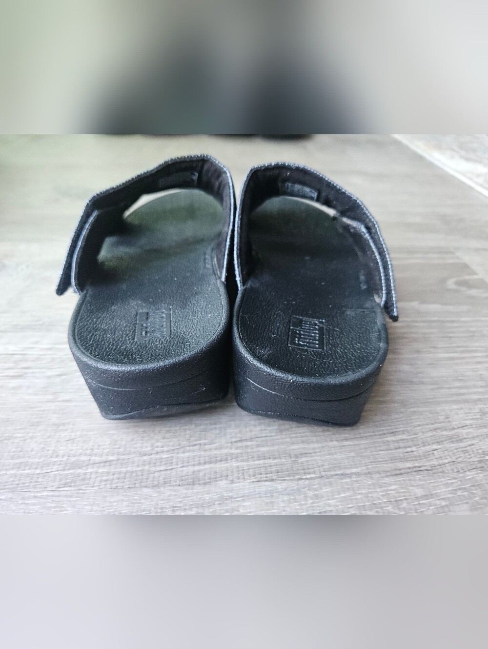 Fitflop Mina Textured Glitz Slide Sandals, Black, Size 6 - Picture 4 of 5